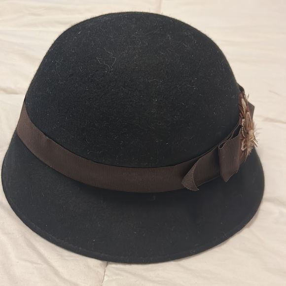 August Felt Cloche Hat Feather Ribbon - Picture 4 of 5